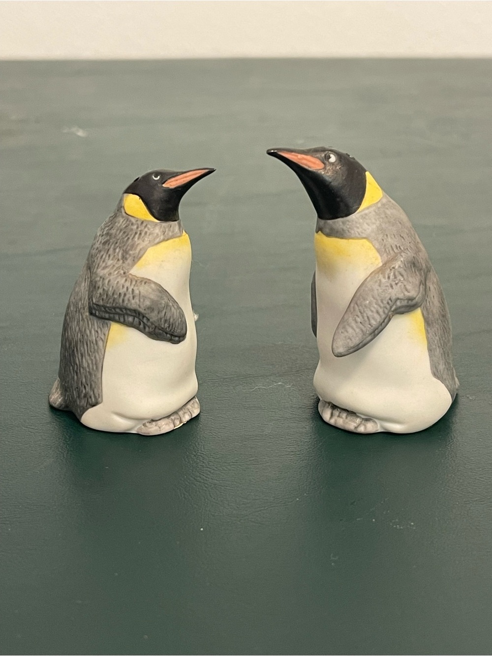 BNWOT 1987 Franklin Mint Noah’s Ark “Penguins” salt and pepper shaker set.